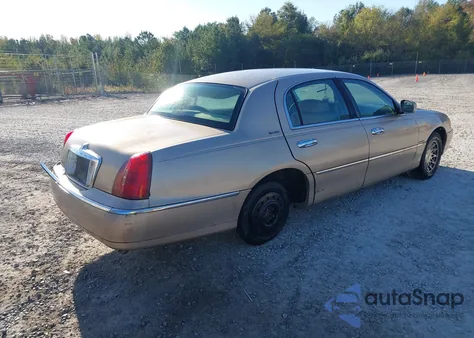 1998 Lincoln Town Car Signature from USA, damaged, VIN 1LNFM82WXWY733645